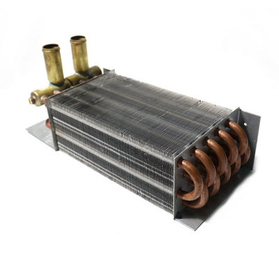 8101-04125 Réservoir d'eau de radiateur en aluminium pour bus Higer Augmentez les performances de votre HIGER