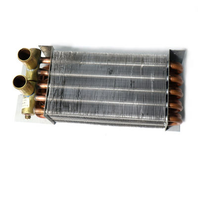 8101-04125 Réservoir d'eau de radiateur en aluminium pour bus Higer Augmentez les performances de votre HIGER
