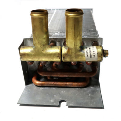 8101-04125 Réservoir d'eau de radiateur en aluminium pour bus Higer Augmentez les performances de votre HIGER