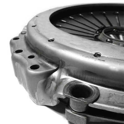 Couvercle d'embrayage et disque de pression pour des performances optimales