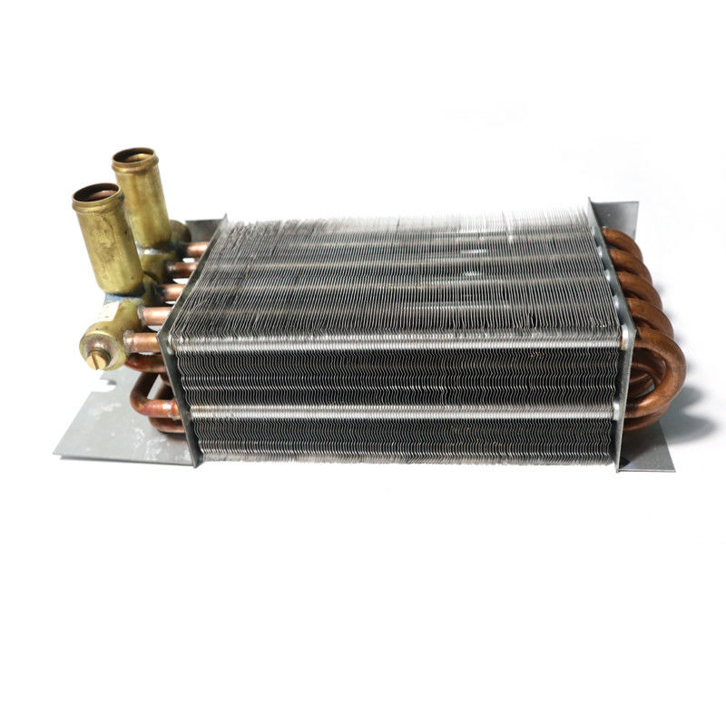 8101-04125 Réservoir d'eau de radiateur en aluminium pour bus Higer Augmentez les performances de votre HIGER